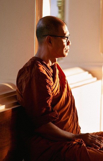 ** Mindfulness vs. Cyfrowy Detoks: Która Metoda Jest Skuteczniejsza w Redukcji Stresu?